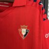 camiseta-osasuna-primera-equipacion-2025-2026-escudo