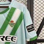 camiseta-real-betis-segunda-equipacion-2025-2026-escudo