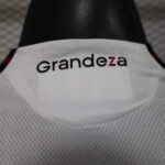 camiseta-river-plate-primera-equipacion-version-jugador-2025-2026-cuello-trasero