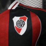 camiseta-river-plate-segunda-equipacion-version-jugador-2025-2026-escudo