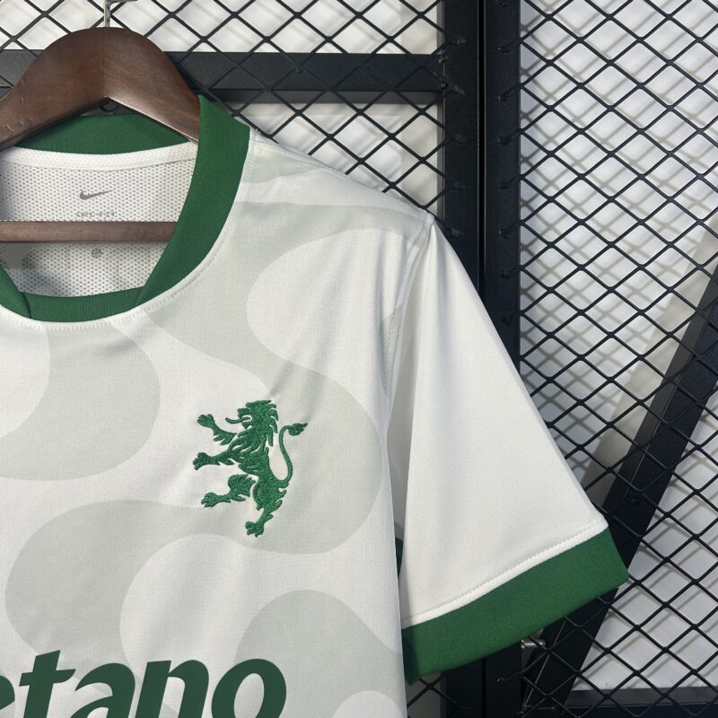camiseta-sporting-de-lisboa-cuarta-equipacion-2025-2026-cuello