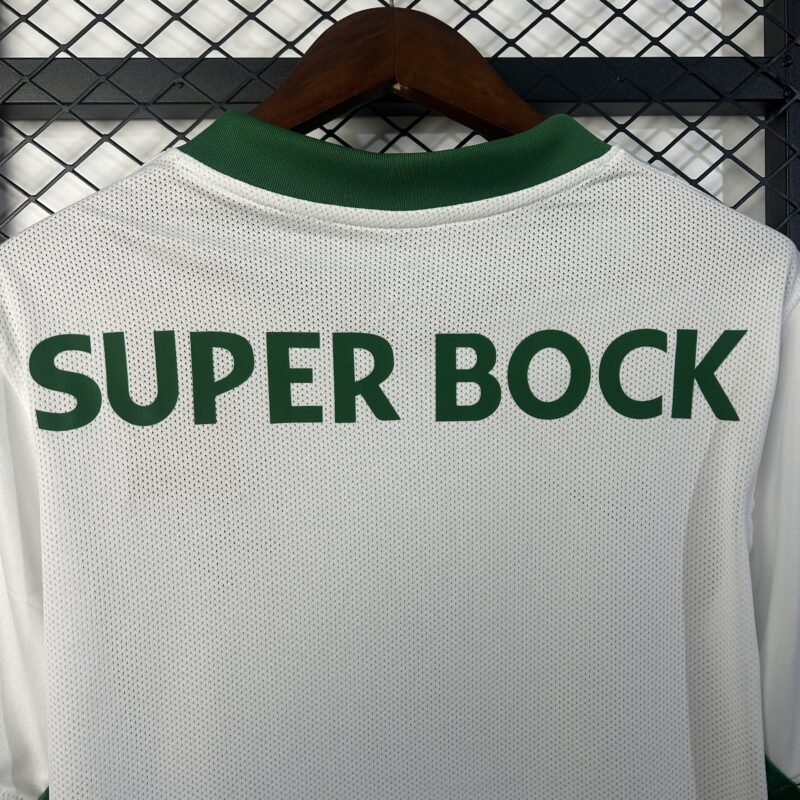 camiseta-sporting-de-lisboa-cuarta-equipacion-2025-2026-cuello-trasero