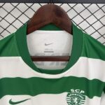 camiseta-sporting-de-lisboa-primera-equipacion-2025-2026-cuello