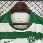 camiseta-sporting-de-lisboa-primera-equipacion-2025-2026-cuello