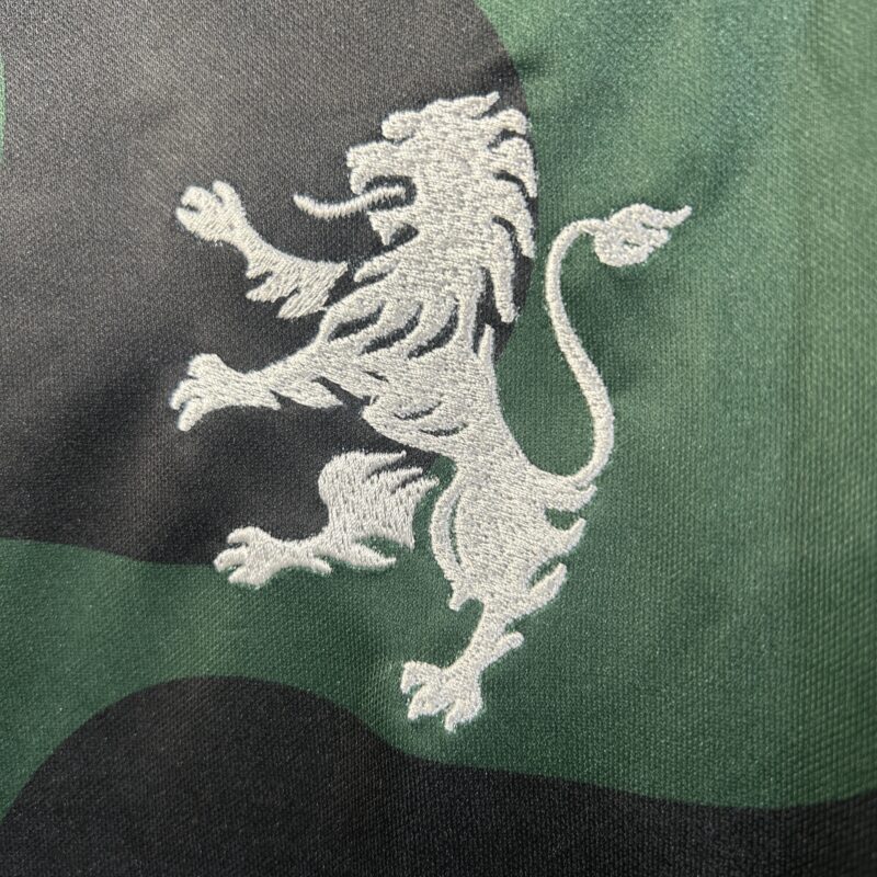 camiseta-sporting-de-lisboa-quinta-equipacion-2025-2026-escudo