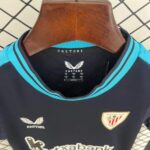 conjunto-niño-Athletic-Bilbao-segunda-equipacion-2025-2026-cuello