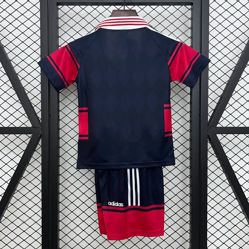 conjunto-niño-bayern-de-munich-primera-equipacion-retro-1997-1999-parte-trasera