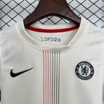 conjunto-niño-chelsea-segunda-equipacion-2025-2026-cuello