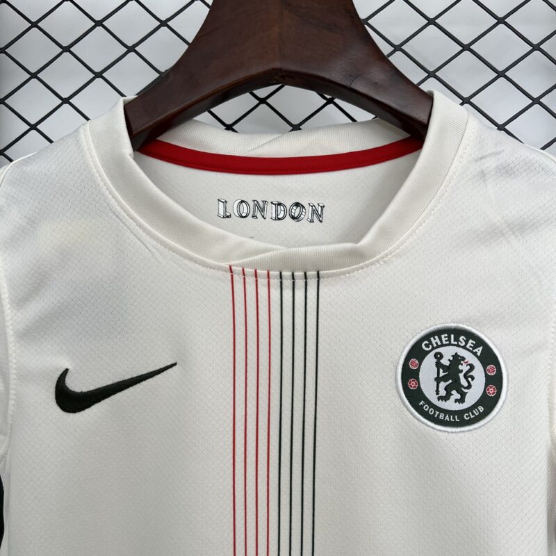 conjunto-niño-chelsea-segunda-equipacion-2025-2026-cuello