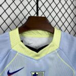 conjunto-niño-fc-barcelona-edicion-especial-2025-2026-escudo