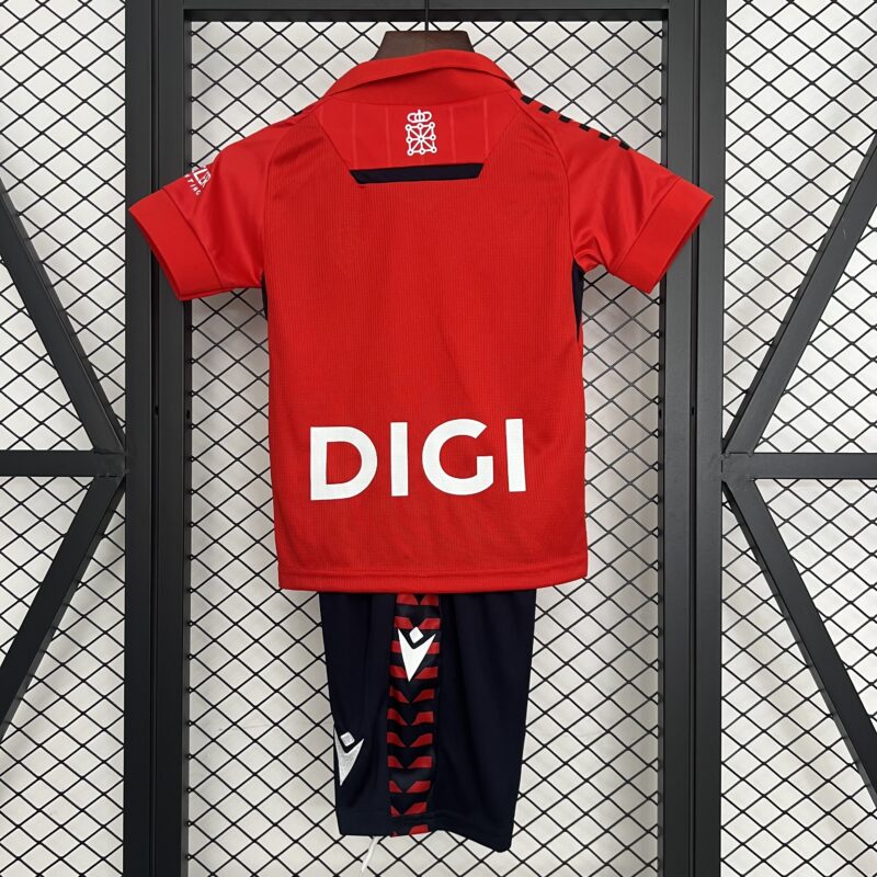 conjunto-niño-osasuna-primera-equipacion-2025-2026-parte-trasera
