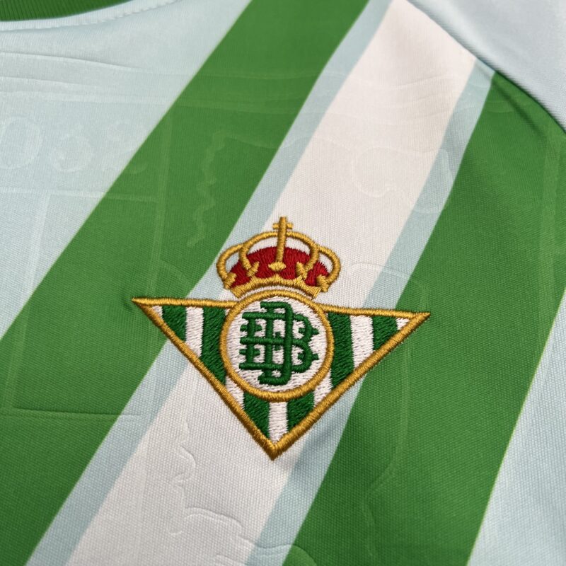 conjunto-niño-real-betis-segunda-equipacion-2025-2026-escudo
