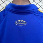 conjunto-niño-real-oviedo-primera-equipacion-2025-2026-cuello-trasero