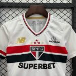 conjunto-niño-sao-paulo-primera-equipacion-2025-2026-pecho