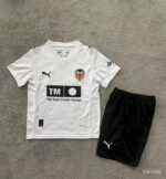 conjunto-niño-valencia-primera-equipacion-2025-2026
