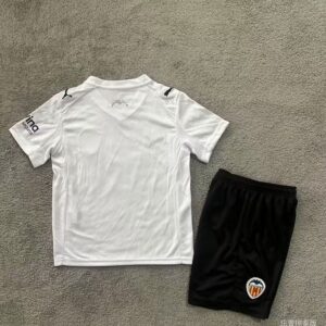 conjunto-niño-valencia-primera-equipacion-2025-2026-parte-trasera