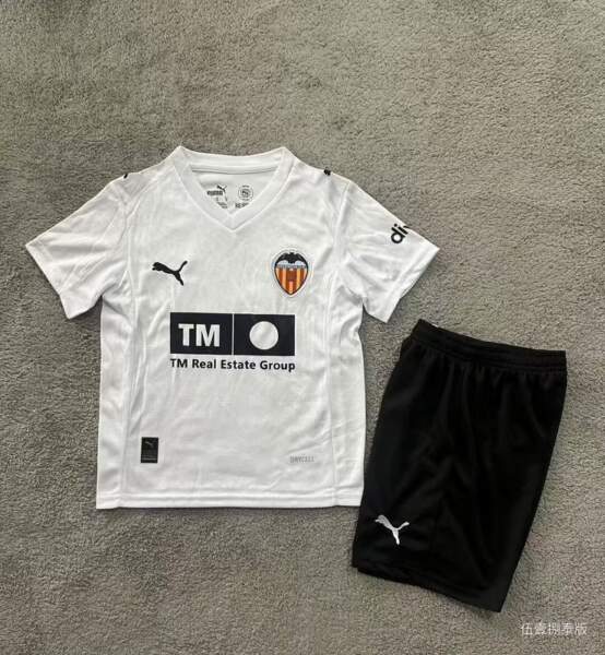 conjunto-niño-valencia-primera-equipacion-2025-2026 conjunto-niño-valencia-primera-equipacion-2025-2026