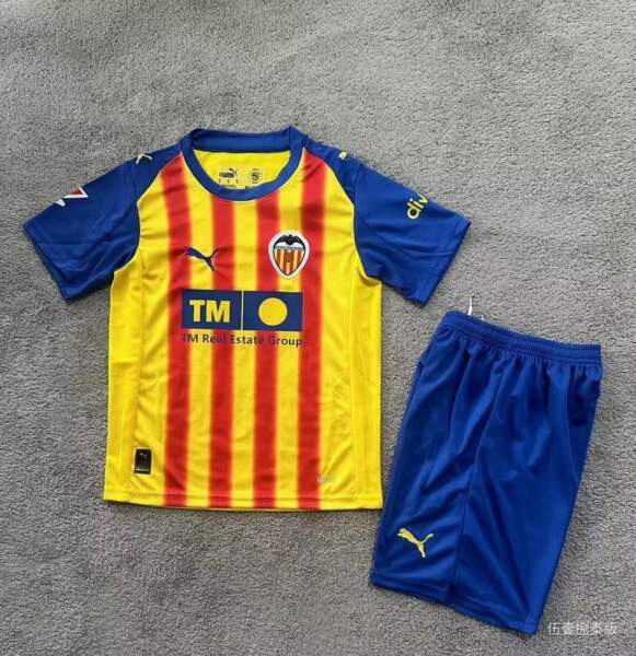 conjunto-niño-valencia-tercera-equipacion-2025-2026