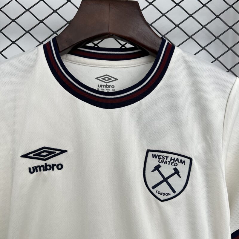 conjunto-niño-west-ham-segunda-equipacion-2025-2026-cuello