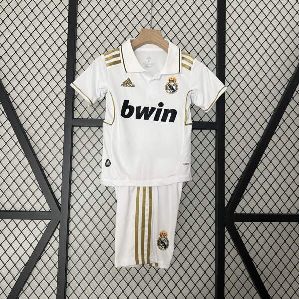 Conjunto niño Retro Real Madrid primera equipacion 2011-2012 Conjunto niño Retro Real Madrid primera equipacion 2011-2012
