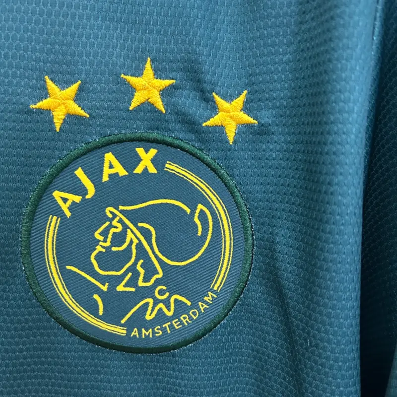 camiseta-ajax-bob-marley-edicion-especial-2025-2026-escudo