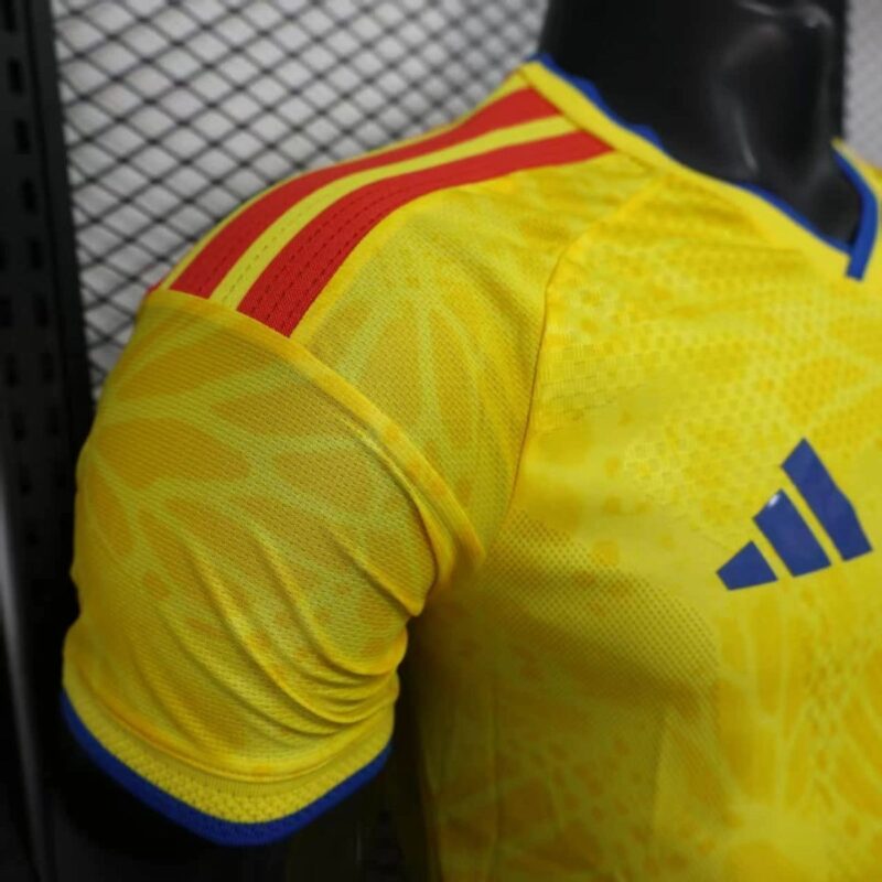 camiseta-colombia-mundial-2026-version-jugador-2025-2026-puño