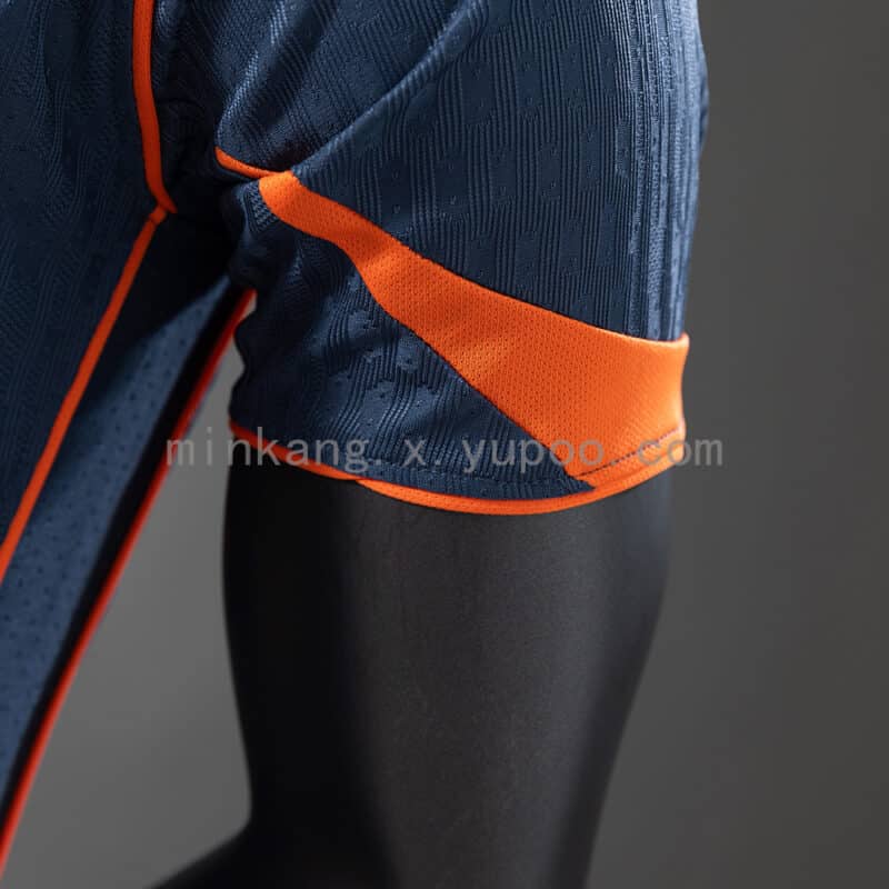 camiseta-inter-milan-tercera-equipacion-version-jugador-2025-2026-puño