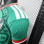 camiseta-mexico-primera-equipacion-mexico-version-jugador-2025-2026-puño