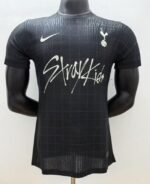 camiseta-tottenham-edicion-especial-stray-kids-2025-2026