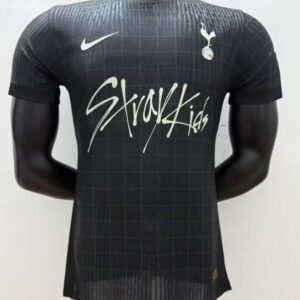 camiseta-tottenham-edicion-especial-stray-kids-2025-2026