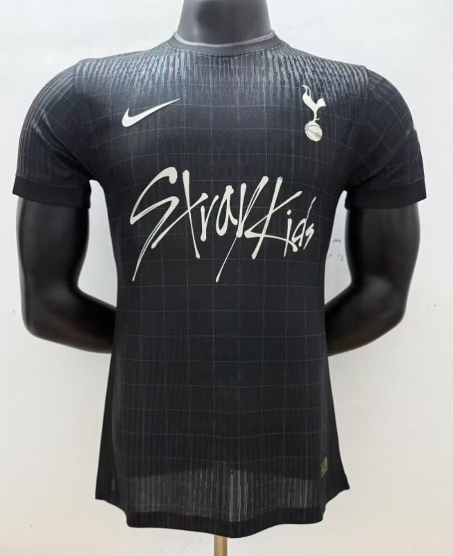 camiseta-tottenham-edicion-especial-stray-kids-2025-2026