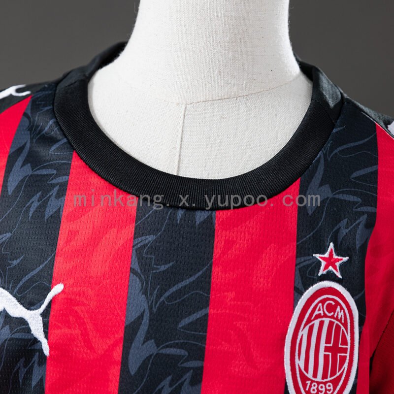 conjunto-niño-ac-milan-primera-equipacion-2025-2026-cuello
