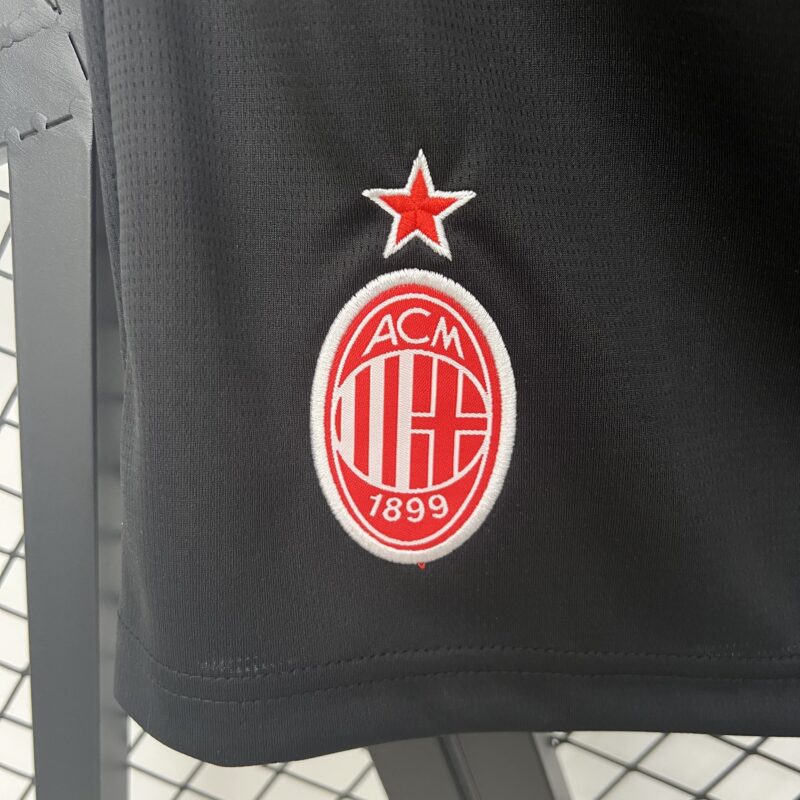 pantalon-corto-ac-milan-primera-equipacion-2025-2026-escudo