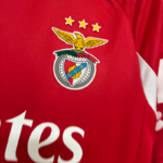 Camiseta Benfica 2025-26 Primera Equipación Manga Larga escudo