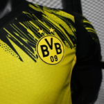 Camiseta Borussia Dortmund Primera Equipacion 2025-26 Versión Jugador-escudo
