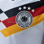 camiseta-alemania-primera-equipacion-version-jugador-2025-2026-escudo