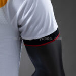 camiseta-alemania-primera-equipacion-version-jugador-2025-2026-puño