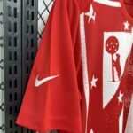 camiseta-atletico-de-madrid-pre-partido-2025-2026-puño