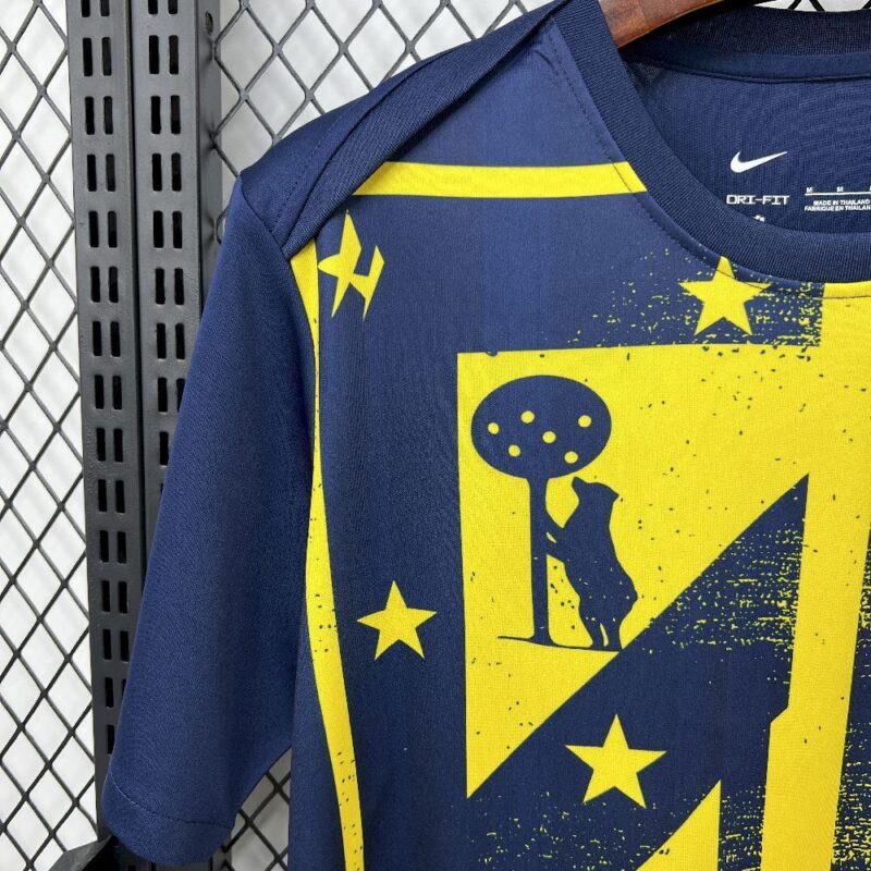camiseta-atletico-madrid-pre-partido-2025-2026-puño