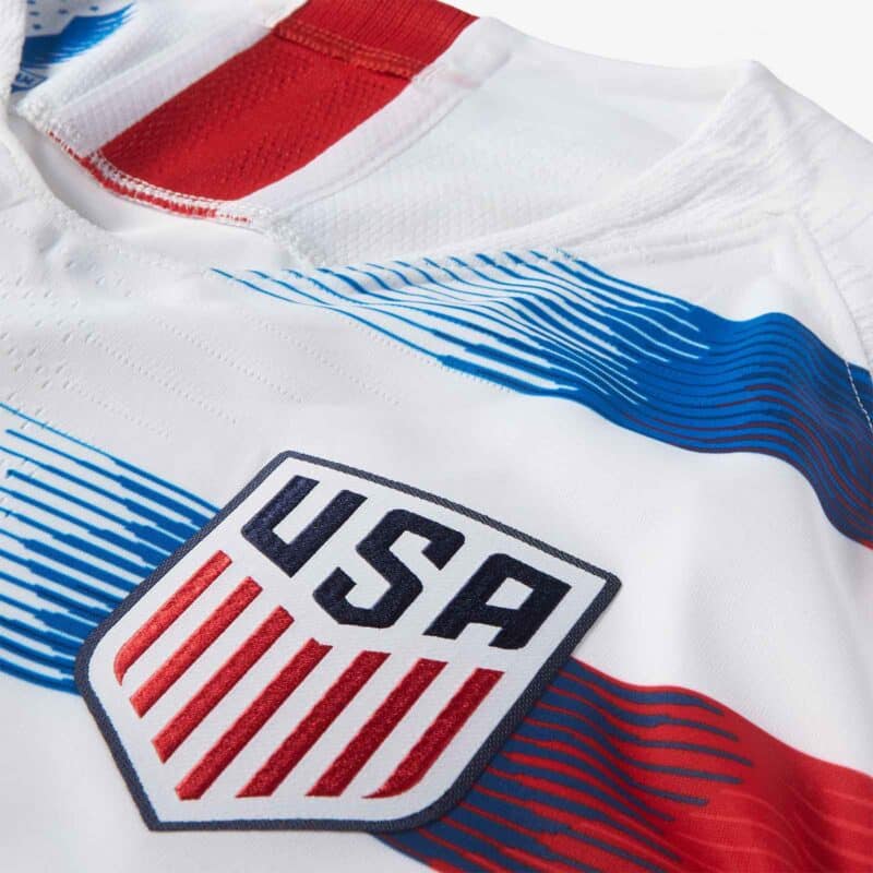 camiseta-estados-unidos-primera-equipacion-2018-escudo