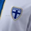 camiseta-filandia-primera-equipacion-2026-escudo
