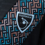 camiseta-guatemala-tercera-equipacion-2025-2026-escudo