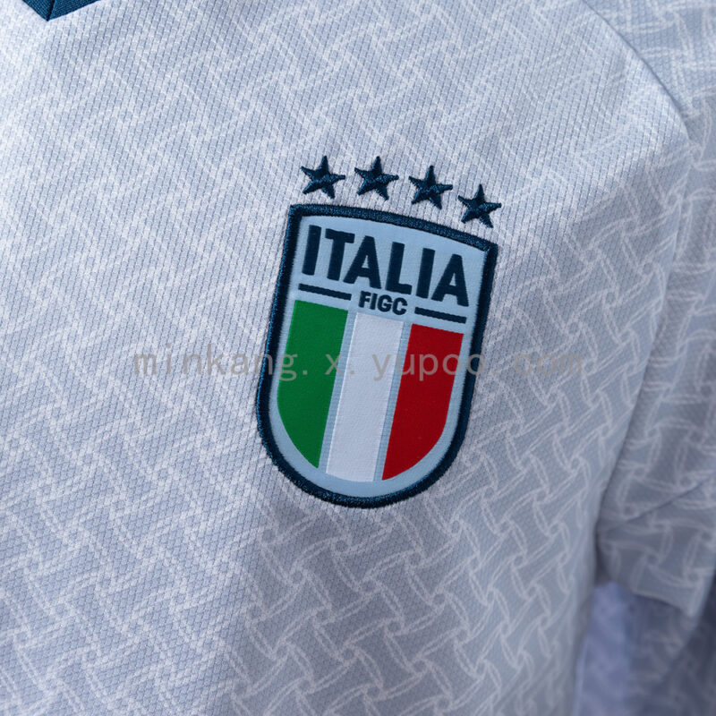 camiseta-italia-segunda-equipacion-2025-2026-escudo