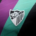 camiseta-malaga-segunda-equipacion-2025-2026-escudo