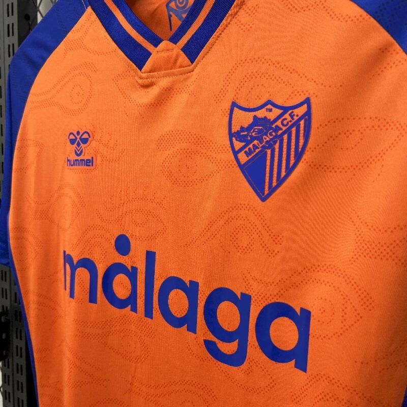 camiseta-malaga-tercera-equipacion-2025-2026-escudo