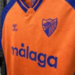 camiseta-malaga-tercera-equipacion-2025-2026-escudo