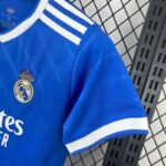 camiseta-real-madrid-tercera-equipacion-mujer-2025-2026-puño
