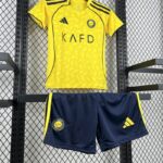 conjunto-niño-al-nassr-primera-equipacion-2025-2026-parte-inferior