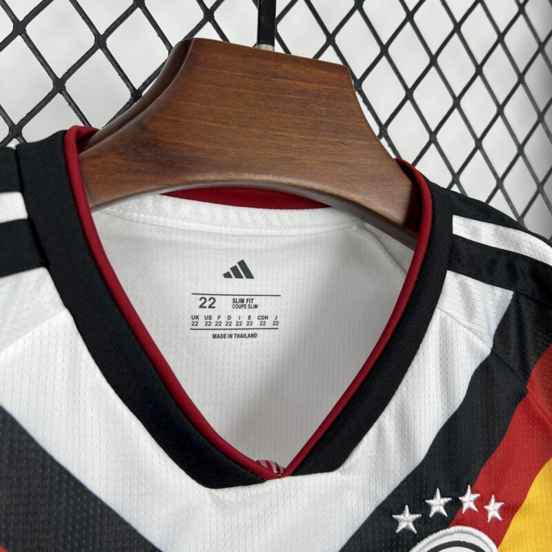conjunto-niño-alemania-primera-equipacion-2025-2026-cuello