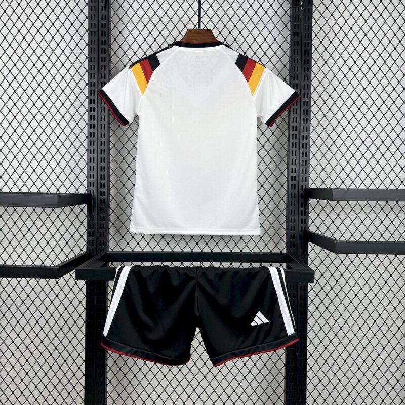 conjunto-niño-alemania-primera-equipacion-2025-2026-parte-trasera